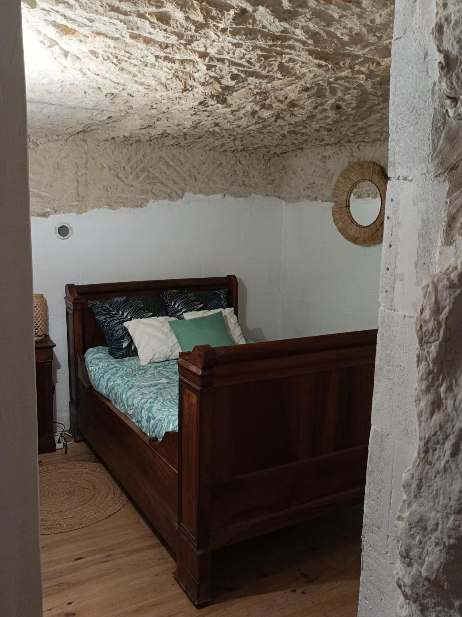 Gite Des Perreyeurs - Maison Troglodyte Avec Vue Sur Loire Montsoreau Exterior photo