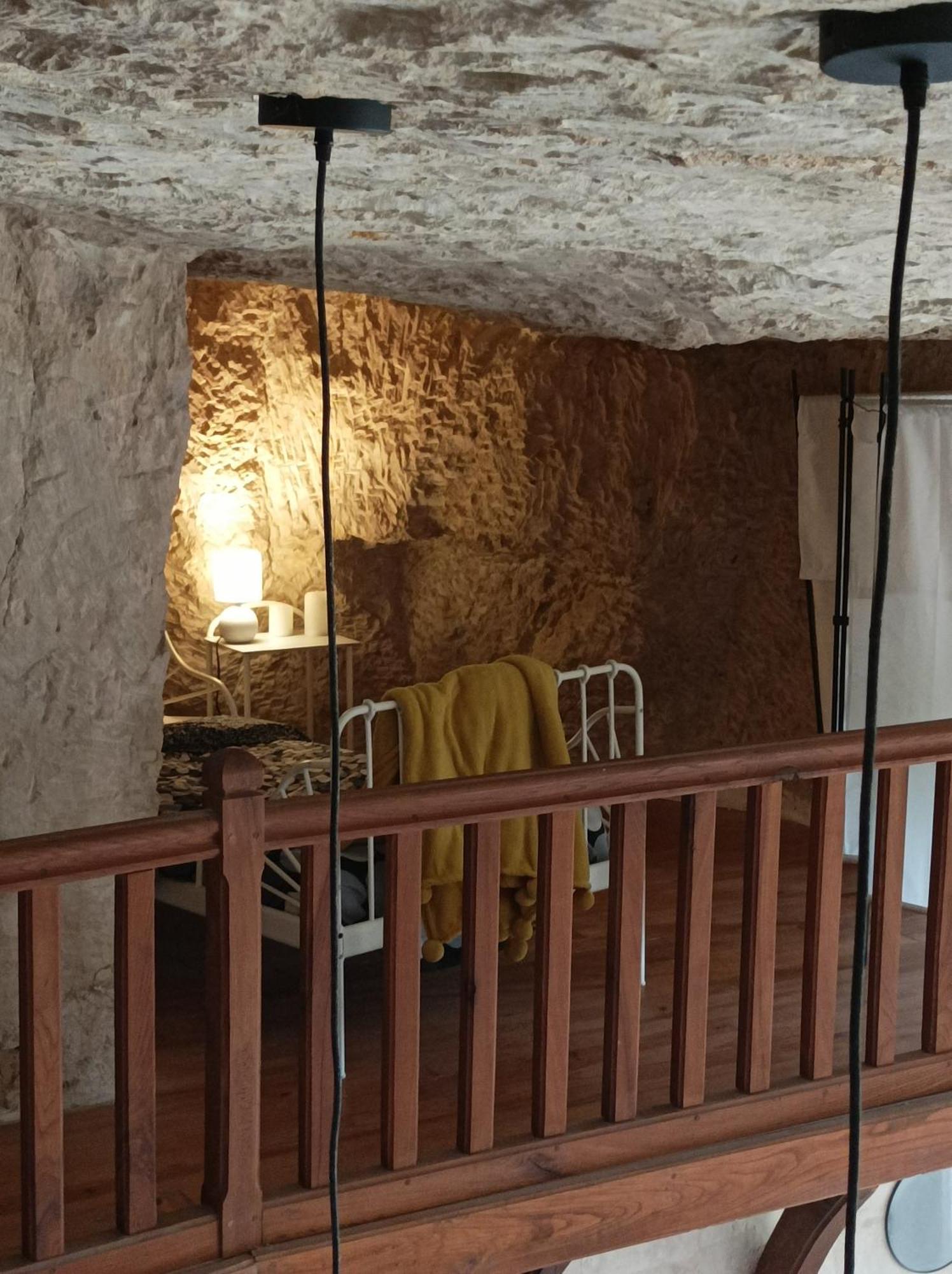 Gite Des Perreyeurs - Maison Troglodyte Avec Vue Sur Loire Montsoreau Exterior photo